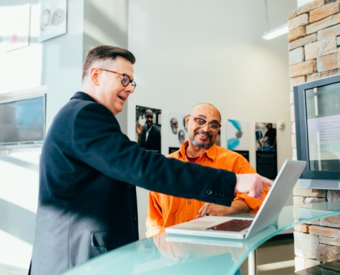 8 Beispiele für positives Feedback an Mitarbeiter