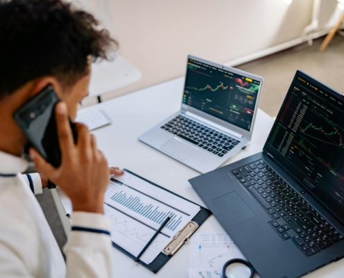 Zoho CRM vs. klassische CRM-Systeme: Der objektive Vergleich für KMU – Funktionen, Kosten, Vorteile und Praxistauglichkeit.