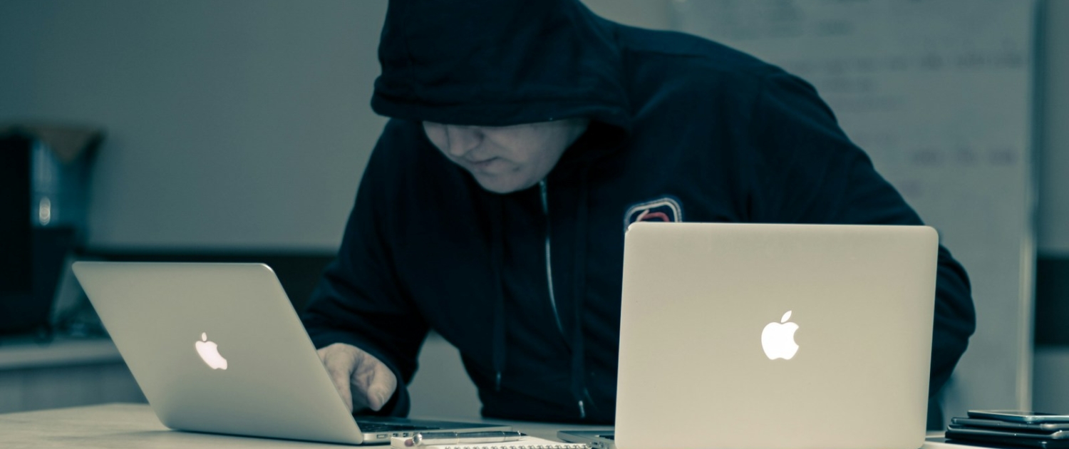 Sicherheit bei Microsoft: Risiken, aktuelle Vorfälle & Vergleich mit Zoho für KMU. Welche Lösung schützt Ihr Unternehmen besser vor Hacker und Cybersecurity?