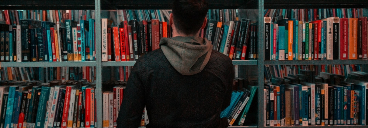 Die besten Online-Ressourcen für Zoho CRM-Anwender: Tutorials, Dokus, Webinare, Videos und Community für Einsteiger und Profis.