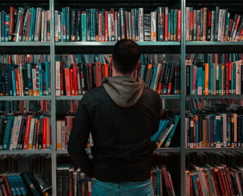 Die besten Online-Ressourcen für Zoho CRM-Anwender: Tutorials, Dokus, Webinare, Videos und Community für Einsteiger und Profis.