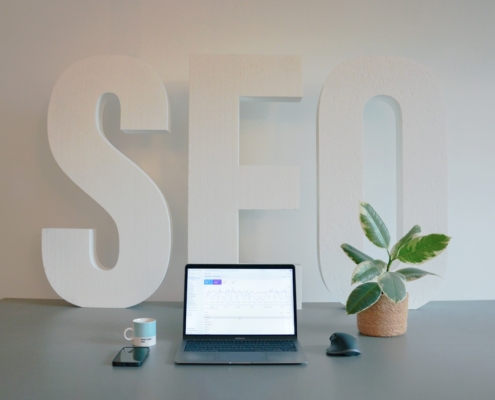 Wie CRM-Systeme wie Zoho CRM Ihre SEO-Strategie stärken: Automatisierung, Datenintegration und gezieltes Marketing für KMU.