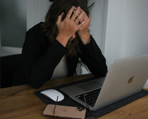 Die häufigsten CRM-Fehler und wie Sie sie vermeiden: Stolperfallen, Lösungen und Best Practices für Ihr CRM-Projekt.