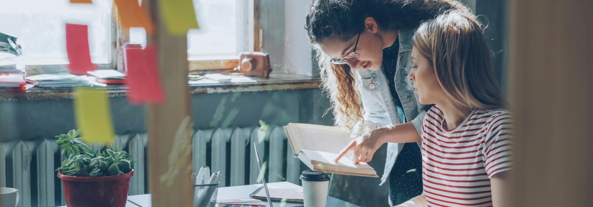 Wirtschaftsinformatik als Schlüssel zur digitalen Transformation: Erfahren Sie, wie Unternehmen ihre Prozesse optimieren können.