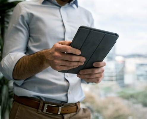 Integrierte Software wie Zoho One steigert Effizienz, senkt Kosten und schafft Wettbewerbsvorteile für KMU.