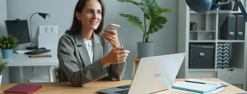 Lernen Sie yuvoi kennen: eine innovative Plattform, die das gesprochene Wort in den Mittelpunkt der sozialen Interaktion stellt.