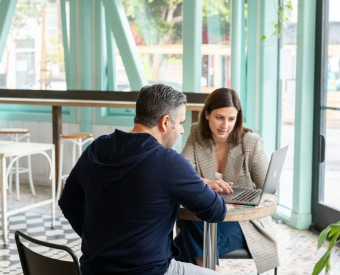 Erfahren Sie, wie Cross Selling entscheidende Umsatzchancen für kleine und mittlere Unternehmen schaffen kann.