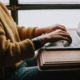 Entdecken Sie die Vorteile von Zoho CRM Workflows für weniger manuelle Arbeit und schnellere Reaktionen in Ihrem Unternehmen.