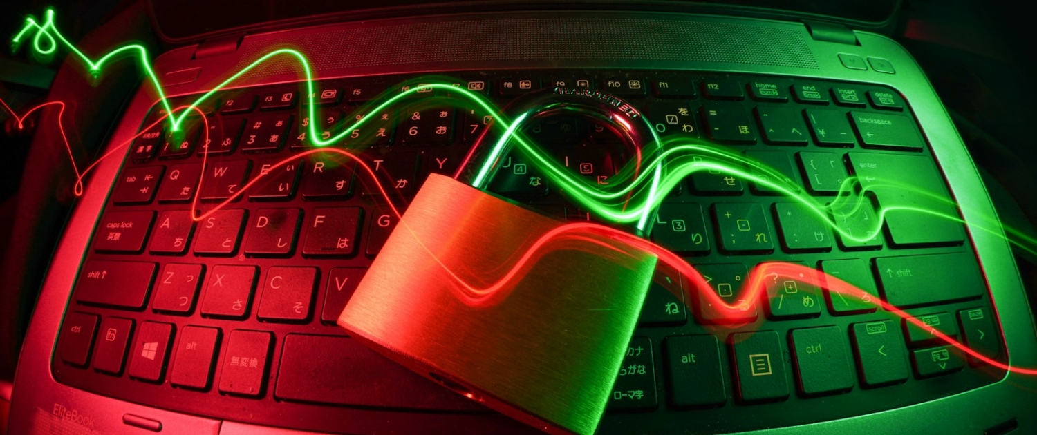 US Cloud Act, Gutachten Uni Köln 2025 und der Fall Zürich: Warum europäische Server keine Sicherheit vor US-Behördenzugriff bieten – und warum Zoho One als integrierte, nicht-amerikanische Plattform den Vendor-Lock-in löst und digitale Souveränität schafft.
