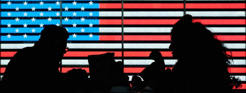 US Cloud Act, Gutachten Uni Köln 2025 und der Fall Zürich: Warum europäische Server keine Sicherheit vor US-Behördenzugriff bieten – und warum Zoho One als integrierte, nicht-amerikanische Plattform den Vendor-Lock-in löst und digitale Souveränität schafft.